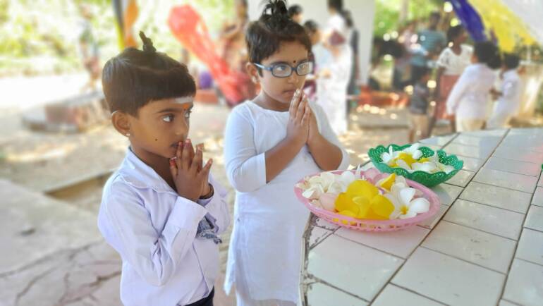 சுவாமி ஓங்காரானந்த பாலர் பாடசாலை மாணவர்களின் வெசாக் பண்டிகை நிகழ்வு